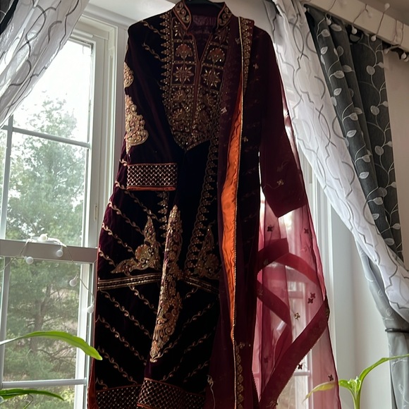 Asim Jofa M size, beautiful Maroon outfit, was used only few hours. - Picture 1 of 3